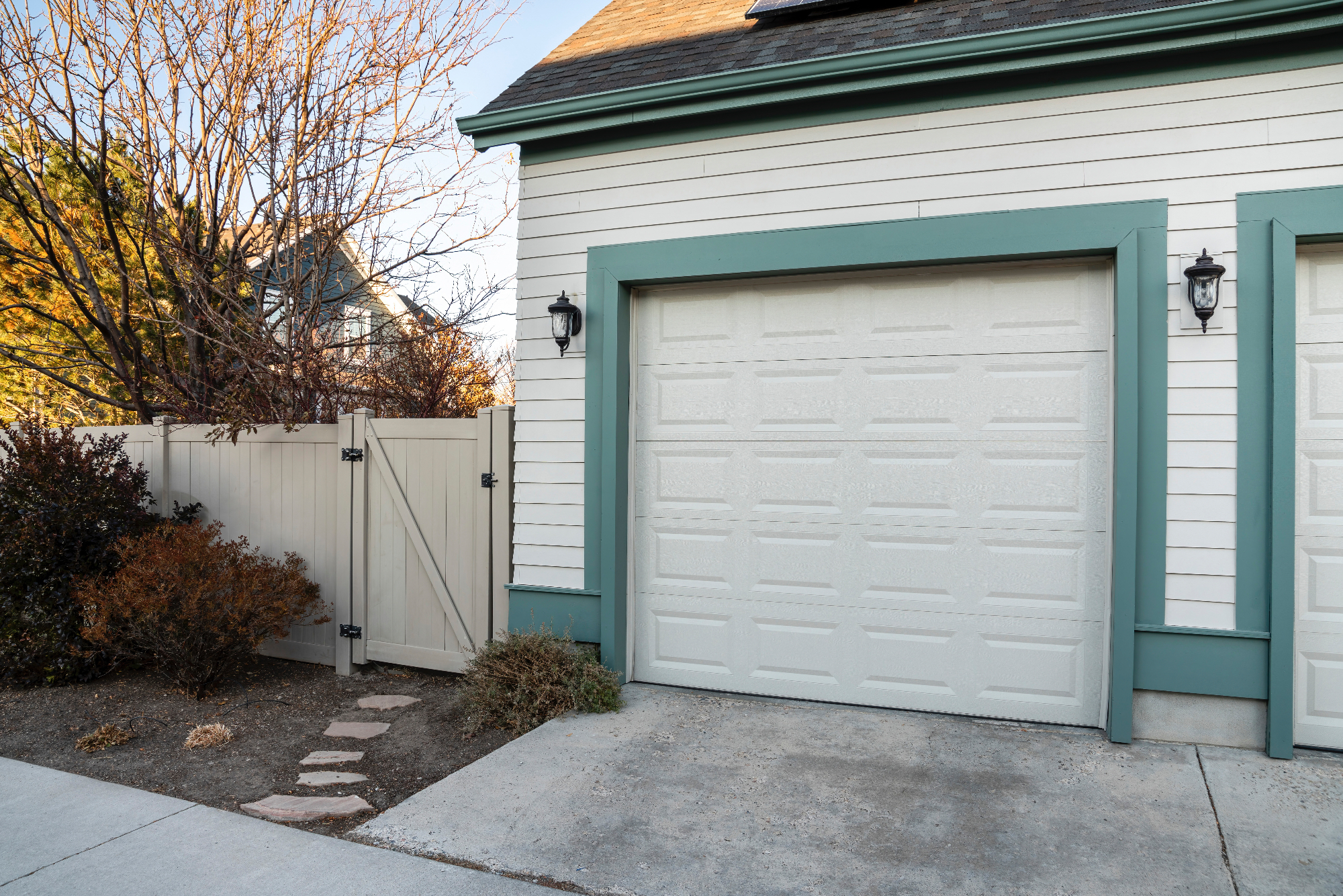Garažna vrata so bila še zadnji člen za obnovo naše garaže